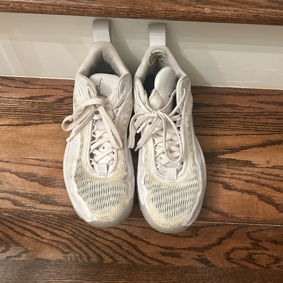 Men’s Air Jordan Basketball shoes - Picture 2 of 9